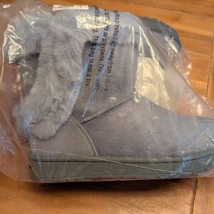 Sonoma Gray Suede-Look Ankle Bootie with Faux Shearling-Girls Size 4 NWT